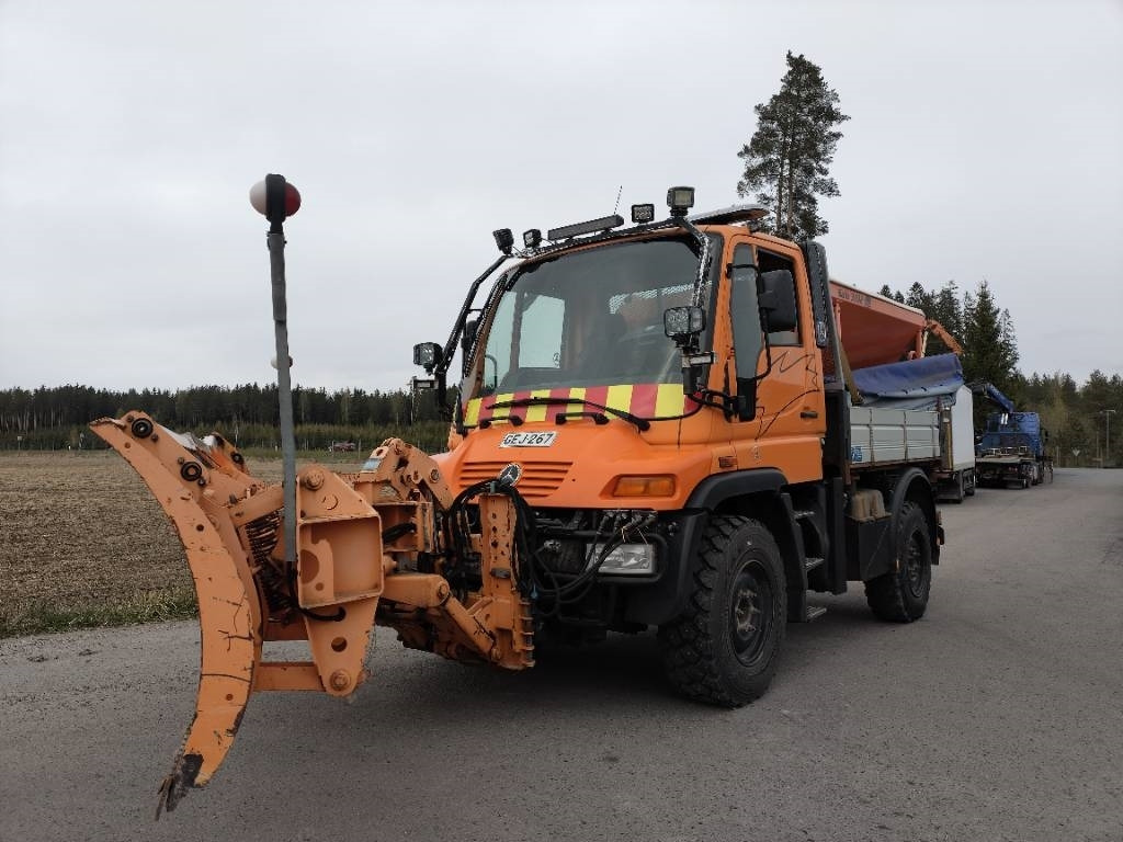 Mercedes-Benz Unimog ,hiekoitin,aura,kippilava - Brøytebil: bilde 1 Mercedes-Benz Unimog ,hiekoitin,aura,kippilava - Brøytebil: bilde 1