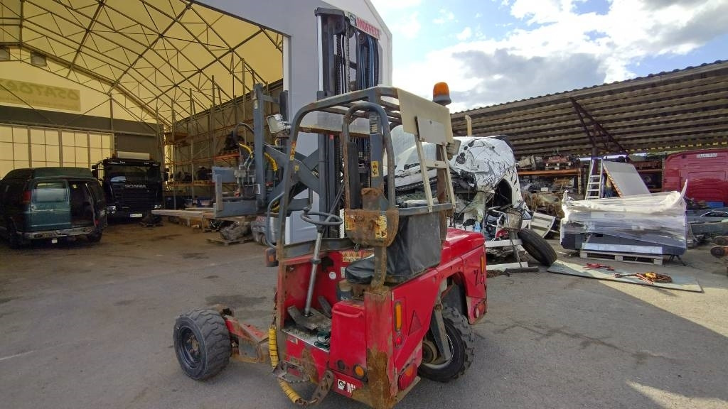 Moffett M4 25.4 ajoneuvotrukki - Medbringertruck: bilde 2 Moffett M4 25.4 ajoneuvotrukki - Medbringertruck: bilde 2