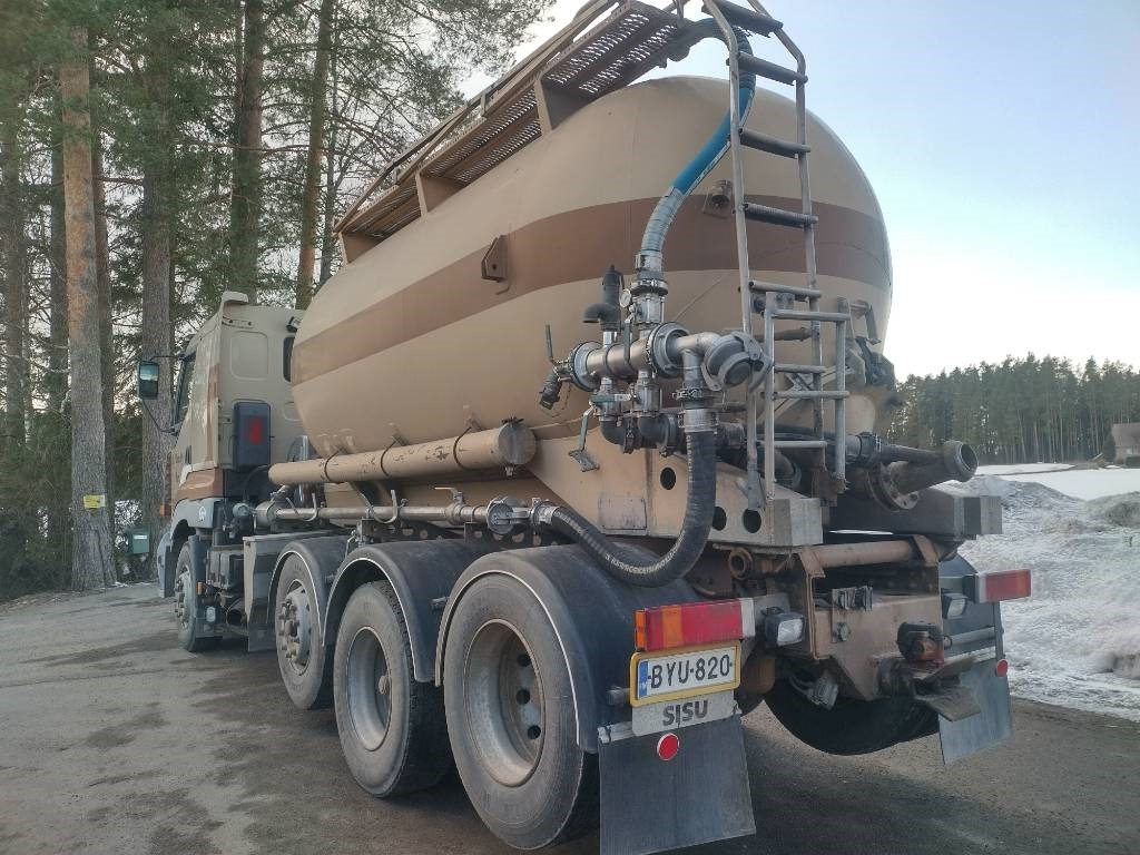 Sisu E14 8x2 kippipainepytty+kompura  - Tankbil: bilde 4 Sisu E14 8x2 kippipainepytty+kompura  - Tankbil: bilde 4