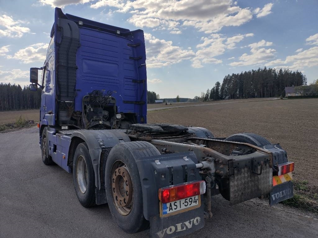 Volvo FH12 6x2 takateli veturi, leima 05/25 - Trekkvogn: bilde 4 Volvo FH12 6x2 takateli veturi, leima 05/25 - Trekkvogn: bilde 4
