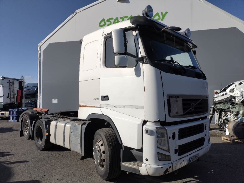 Volvo FH460 6x2 veturi kääntyvä teli - Trekkvogn: bilde 1 Volvo FH460 6x2 veturi kääntyvä teli - Trekkvogn: bilde 1