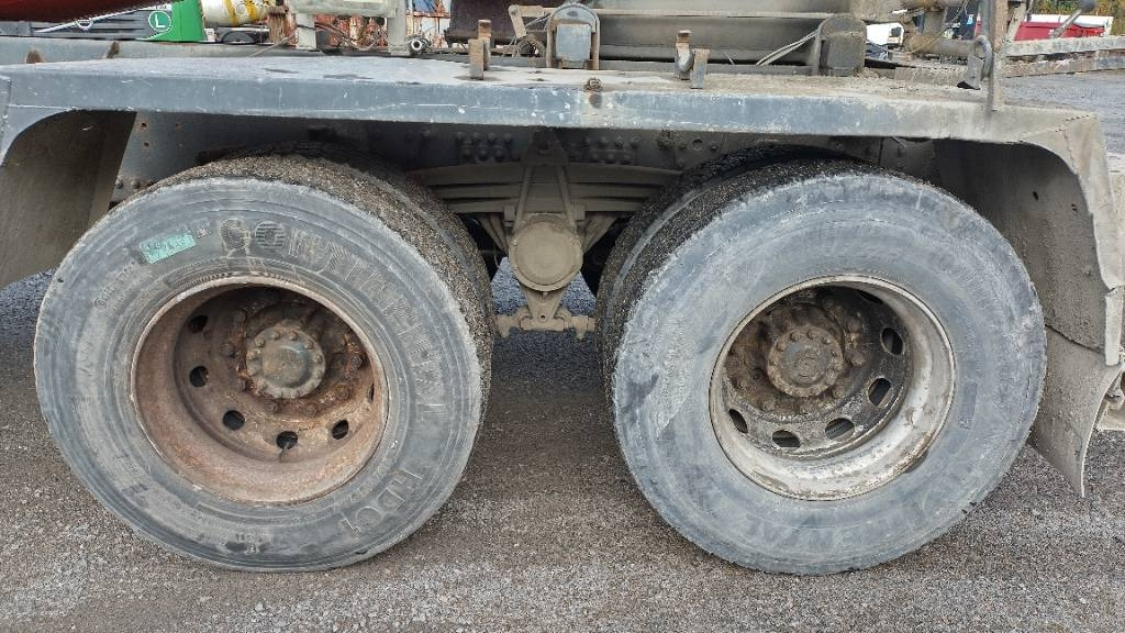 Volvo FM9 8x4 full steel,manual, mixer - Tankbil: bilde 5 Volvo FM9 8x4 full steel,manual, mixer - Tankbil: bilde 5