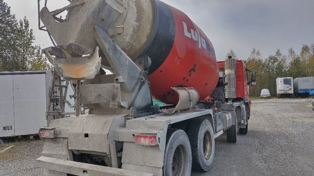 Volvo FM9 8x4 full steel,manual, mixer - Tankbil: bilde 4 Volvo FM9 8x4 full steel,manual, mixer - Tankbil: bilde 4