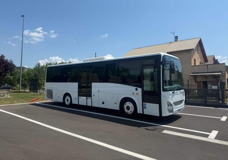 Iveco CROSSWAY/ DŁUGOŚĆ 10.70 M / MANUAL / EURO 6 - Forstadsbus: bilde 1 Iveco CROSSWAY/ DŁUGOŚĆ 10.70 M / MANUAL / EURO 6 - Forstadsbus: bilde 1