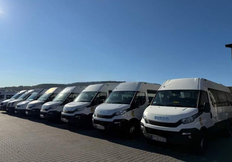Iveco DAILY / CRAFTER / SPRINTER / WING / 23 MIEJSCA - Minibuss, Persontransport: bilde 1 Iveco DAILY / CRAFTER / SPRINTER / WING / 23 MIEJSCA - Minibuss, Persontransport: bilde 1