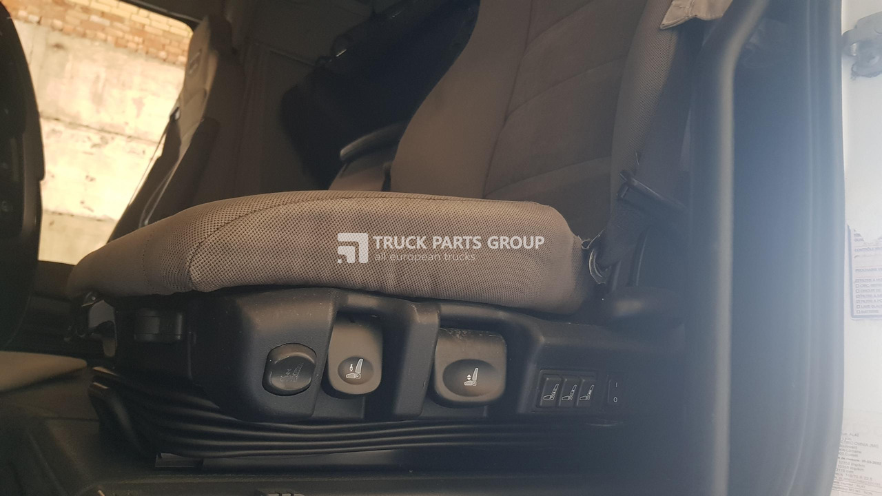 IVECO IVECO STRALIS EURO6 emission HY-WAY seats driver + passenger 13138430698, 504045441, 500389633, 500389418, 504196960 - Sete for Lastebil: bilde 2 IVECO IVECO STRALIS EURO6 emission HY-WAY seats driver + passenger 13138430698, 504045441, 500389633, 500389418, 504196960 - Sete for Lastebil: bilde 2