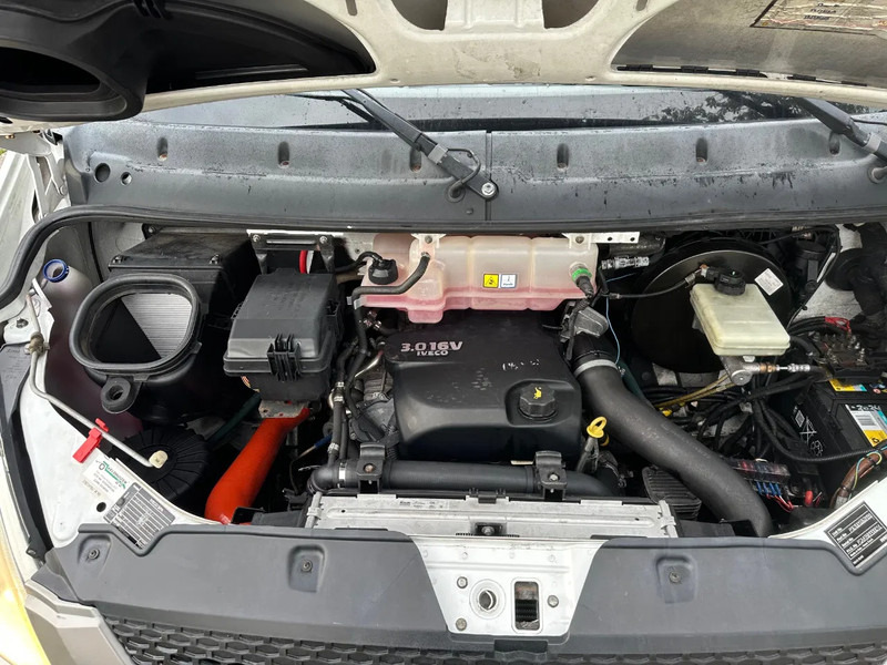 Iveco Daily 35C17 BE TREKKER 12T COMBI MET VELDHUIZEN SDO TRAILER 2008 / EURO 5 / 3 PERS. - Trekkvogn: bilde 4 Iveco Daily 35C17 BE TREKKER 12T COMBI MET VELDHUIZEN SDO TRAILER 2008 / EURO 5 / 3 PERS. - Trekkvogn: bilde 4