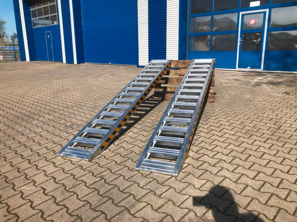 Alurampen Satz 3m 3000KG Minibagger Minilader Quad Auffahrrampe *INKL.19% MWST* - Lasterampe: bilde 2 Alurampen Satz 3m 3000KG Minibagger Minilader Quad Auffahrrampe *INKL.19% MWST* - Lasterampe: bilde 2