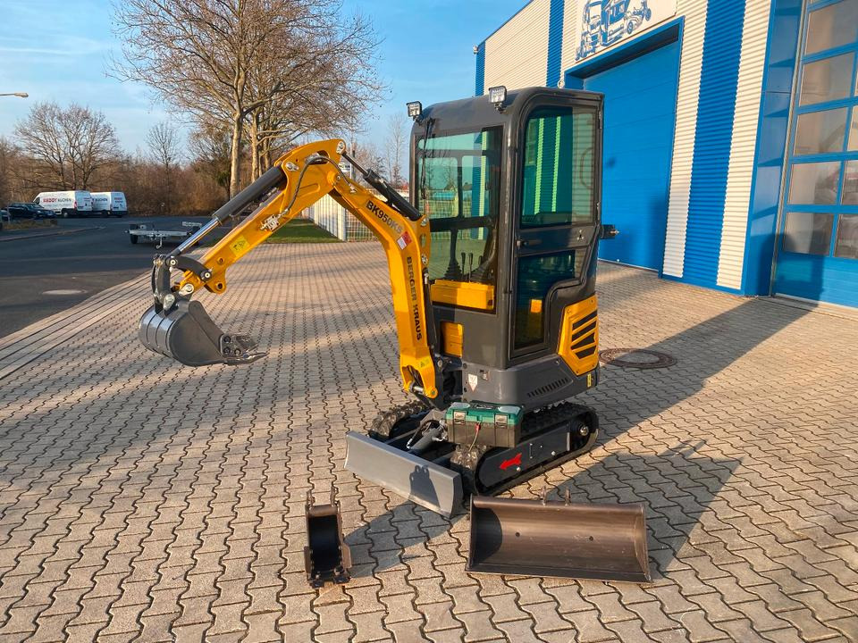 Minibagger BK950KS + Schaufelpaket *INKL.19% MWST*BERGER KRAUS*KABINE*SOFORT!* - Minigraver: bilde 1 Minibagger BK950KS + Schaufelpaket *INKL.19% MWST*BERGER KRAUS*KABINE*SOFORT!* - Minigraver: bilde 1