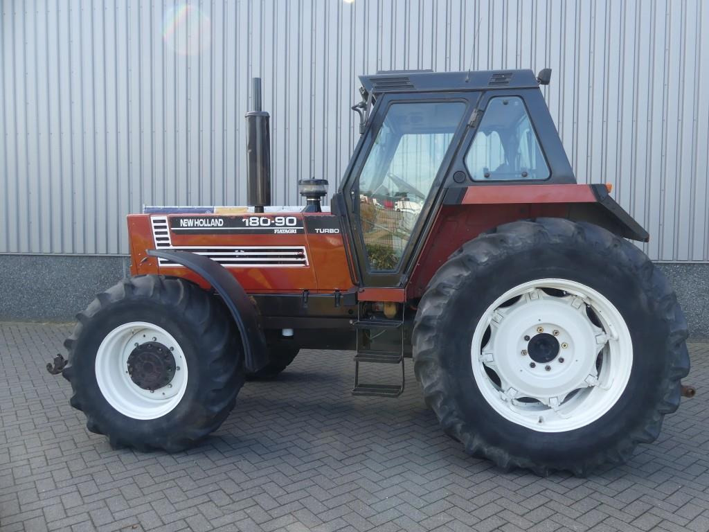 Fiat New Holland 180-90 4WD - Traktor: bilde 4 Fiat New Holland 180-90 4WD - Traktor: bilde 4