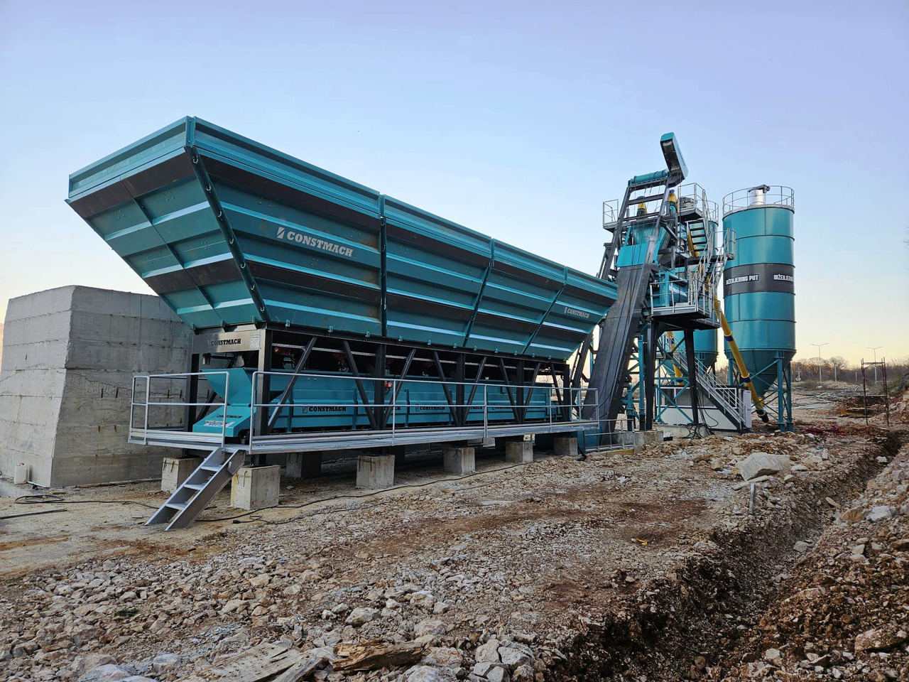 Constmach 120 m³/h Compact Concrete Batching Plant - Betongfabrikk: bilde 1 Constmach 120 m³/h Compact Concrete Batching Plant - Betongfabrikk: bilde 1