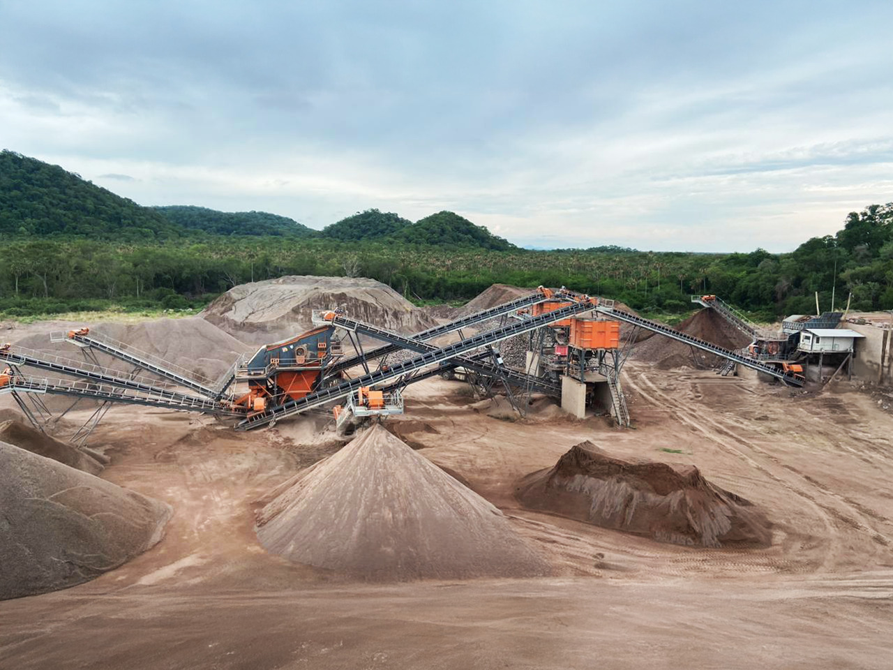 Constmach Installation Stationnaire de Concassage et de Criblage de Pierres 50 à 1 000 TPH - Knuseverk: bilde 5 Constmach Installation Stationnaire de Concassage et de Criblage de Pierres 50 à 1 000 TPH - Knuseverk: bilde 5