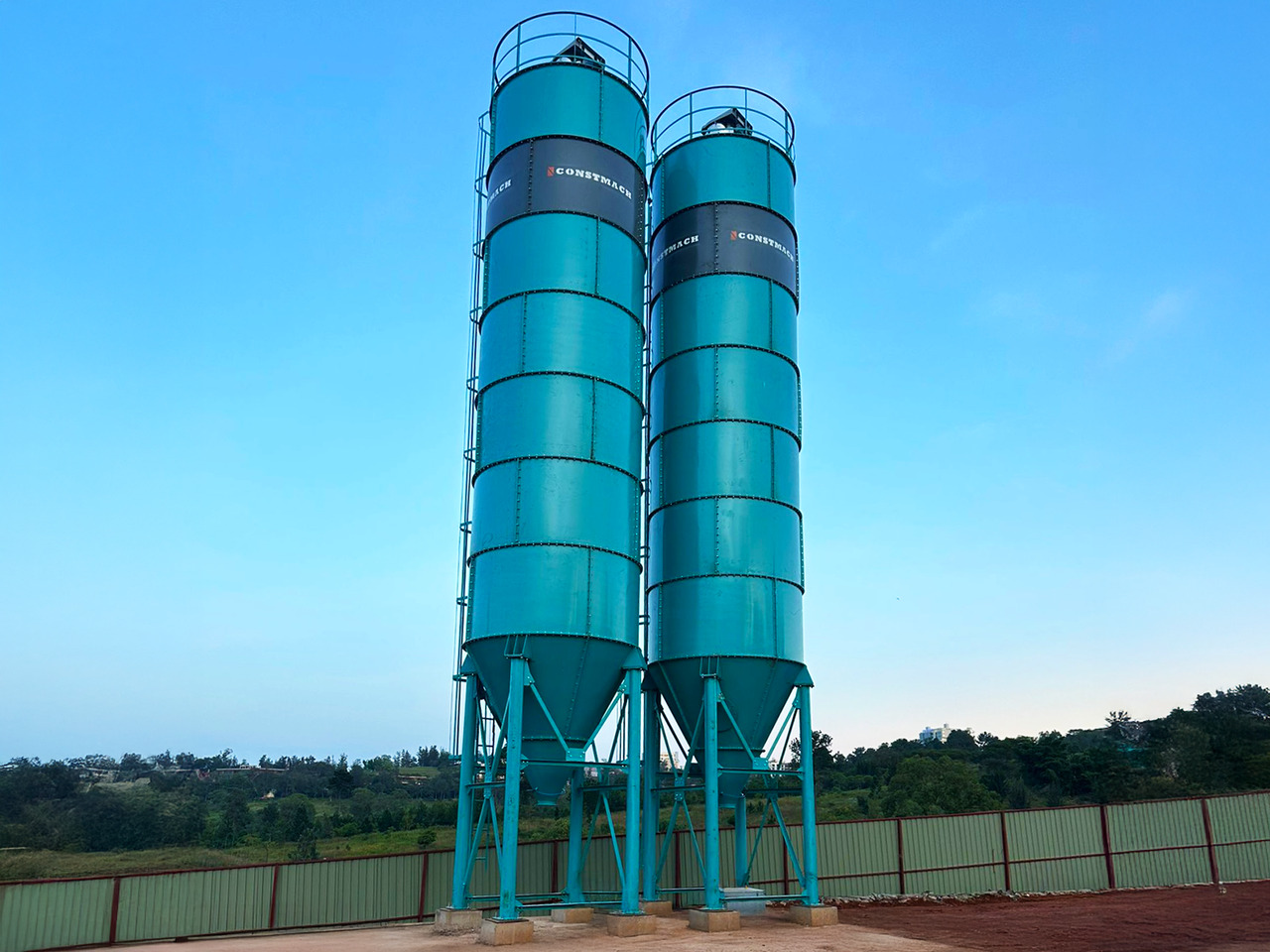 Constmach Zement Silo mit 100 Tonnen Kapazität - Sementsilo: bilde 1 Constmach Zement Silo mit 100 Tonnen Kapazität - Sementsilo: bilde 1