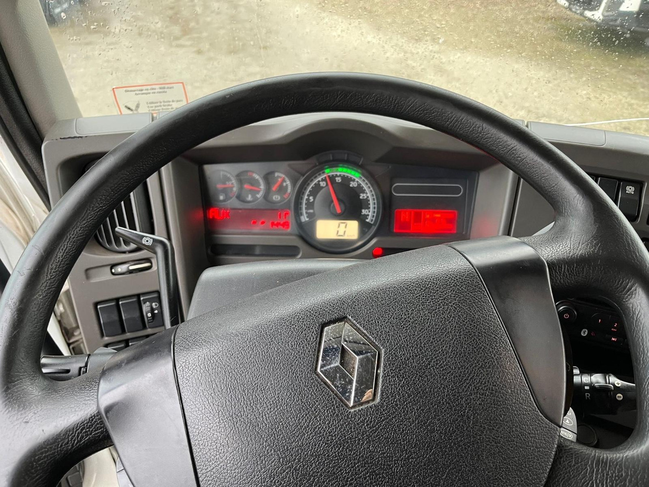 Renault MIDLUM 220 - Kapellbil: bilde 5 Renault MIDLUM 220 - Kapellbil: bilde 5