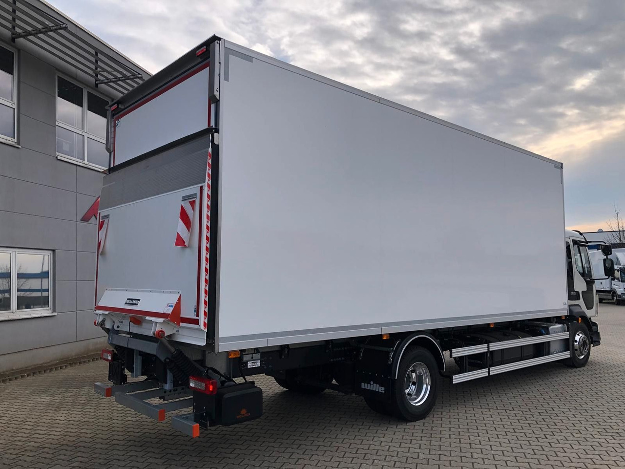 Volvo FL16.280 VollLuft*LBW *Carrier Supra850*a.Miete - Lastebil med kjøl: bilde 4 Volvo FL16.280 VollLuft*LBW *Carrier Supra850*a.Miete - Lastebil med kjøl: bilde 4