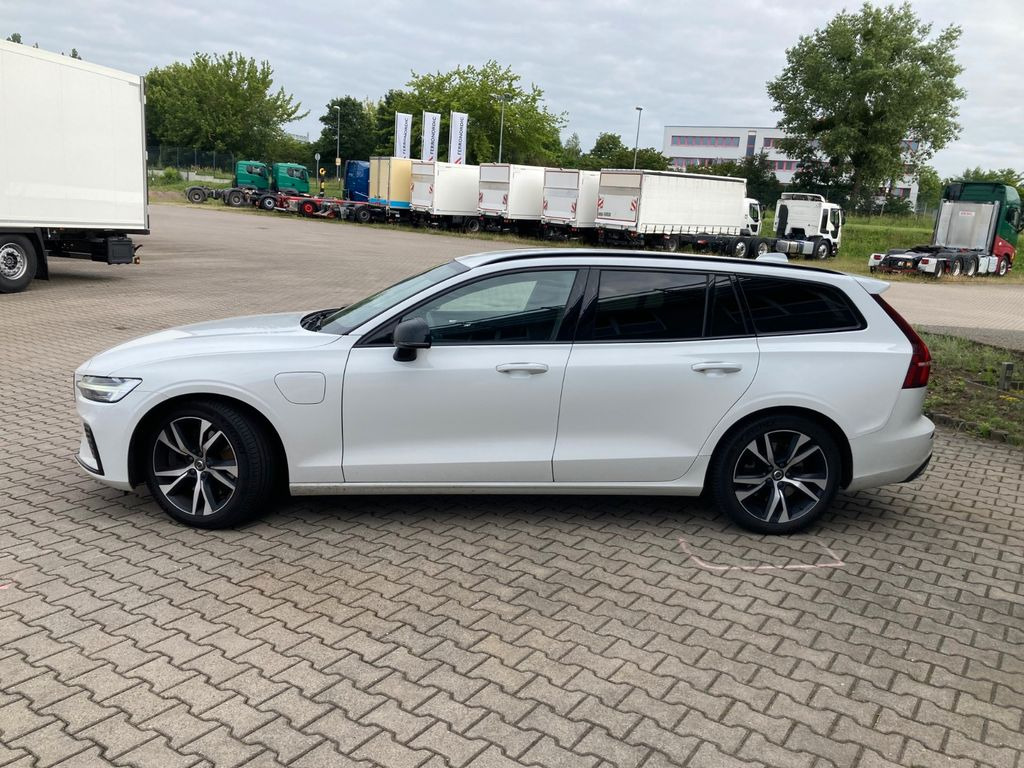 Volvo V60 T6 AWD R-Design Expression Recharge Plug-In Volvo V60 T6 AWD R-Design Expression Recharge Plug-In - Stasjonsvogn: bilde 2 Volvo V60 T6 AWD R-Design Expression Recharge Plug-In Volvo V60 T6 AWD R-Design Expression Recharge Plug-In - Stasjonsvogn: bilde 2