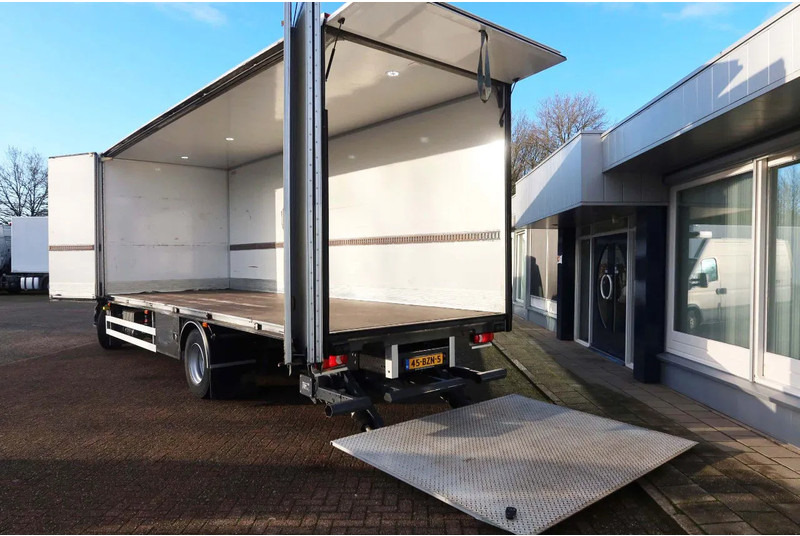 Renault D250 Bakwagen + Laadklep Deuren - Skapbil: bilde 4 Renault D250 Bakwagen + Laadklep Deuren - Skapbil: bilde 4