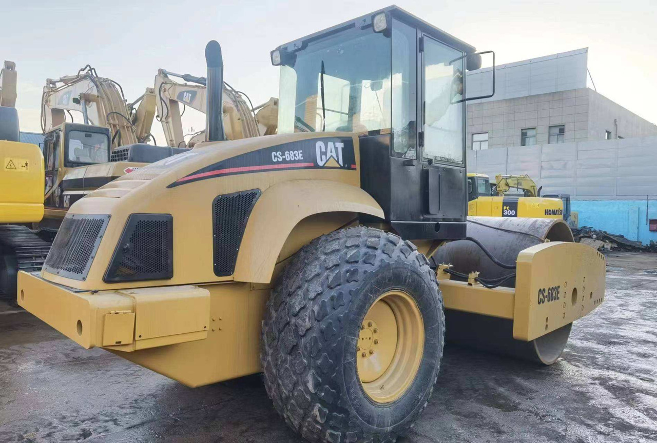 Good Quality Road Roller Caterpillar Cs683e Used Original Japan Road Roller Cat Cs683e Caterpillar Compactor Rollers - Vegvals: bilde 3 Good Quality Road Roller Caterpillar Cs683e Used Original Japan Road Roller Cat Cs683e Caterpillar Compactor Rollers - Vegvals: bilde 3