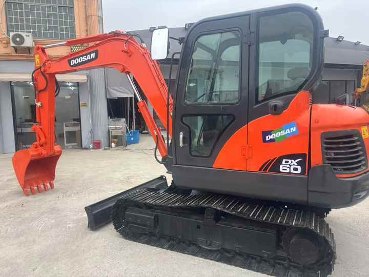 High Quality Hot Selling 6ton Second Hand Excavator Machine Mini Small Excavator DX60-9C Used Doosan Excavator for Sale DX60 - Gravemaskin: bilde 3 High Quality Hot Selling 6ton Second Hand Excavator Machine Mini Small Excavator DX60-9C Used Doosan Excavator for Sale DX60 - Gravemaskin: bilde 3