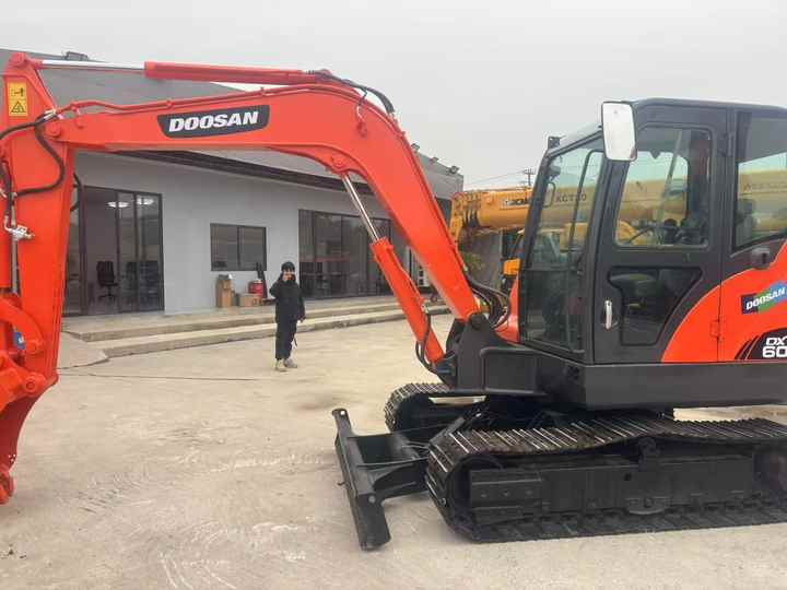 High Quality Hot Selling 6ton Second Hand Excavator Machine Mini Small Excavator DX60-9C Used Doosan Excavator for Sale DX60 - Gravemaskin: bilde 4 High Quality Hot Selling 6ton Second Hand Excavator Machine Mini Small Excavator DX60-9C Used Doosan Excavator for Sale DX60 - Gravemaskin: bilde 4