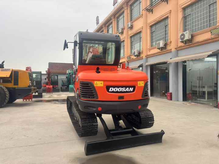 High Quality Hot Selling 6ton Second Hand Excavator Machine Mini Small Excavator DX60-9C Used Doosan Excavator for Sale DX60 - Gravemaskin: bilde 2 High Quality Hot Selling 6ton Second Hand Excavator Machine Mini Small Excavator DX60-9C Used Doosan Excavator for Sale DX60 - Gravemaskin: bilde 2