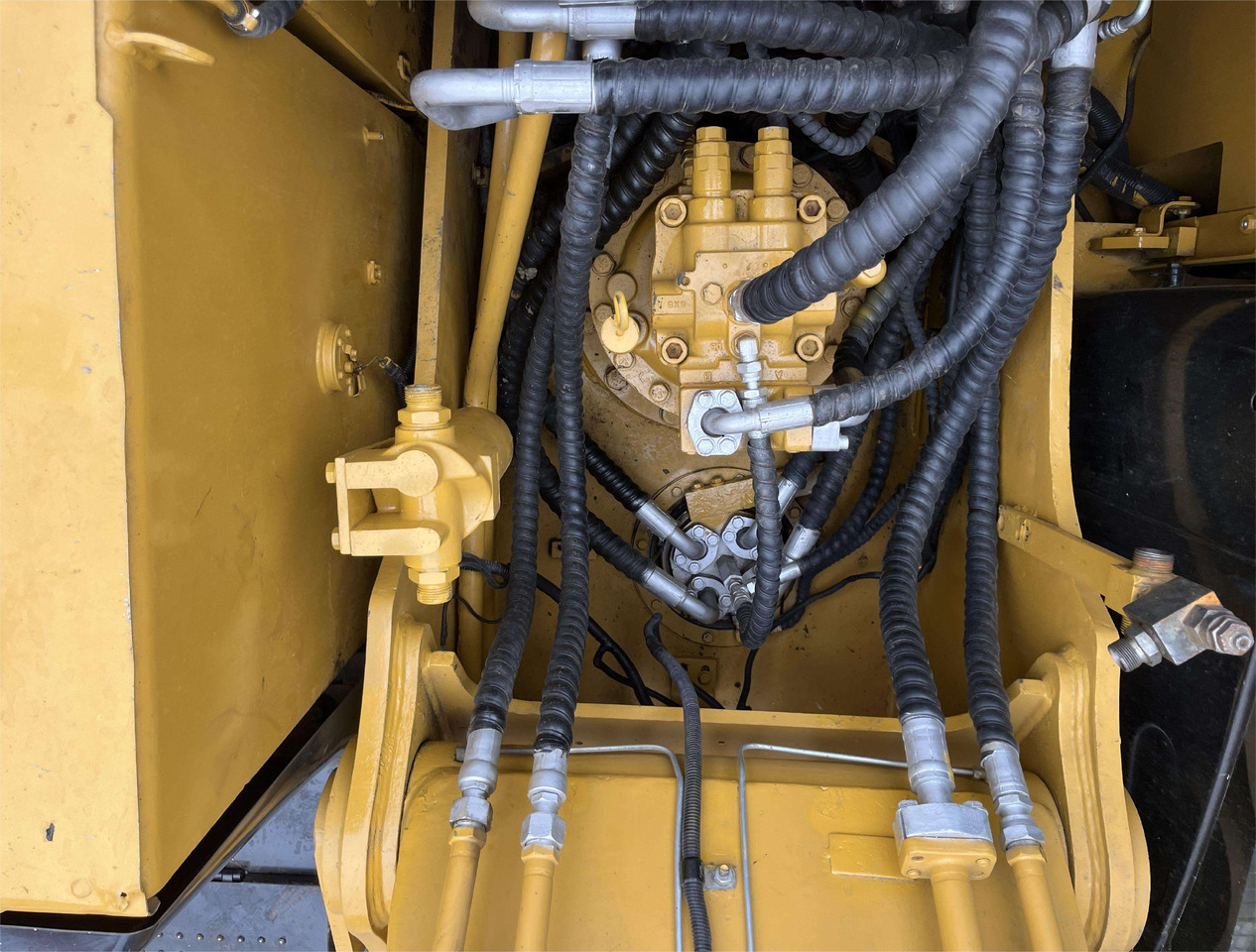 Second Hand Cat Excavator CAT 320D Japan Used Construction Machine 20ton Excavator cat320d - Gravemaskin: bilde 4 Second Hand Cat Excavator CAT 320D Japan Used Construction Machine 20ton Excavator cat320d - Gravemaskin: bilde 4