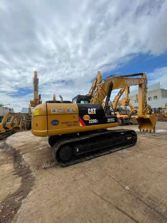 Used CAT 320 320B 320C Caterpillar Excavator with bucket Second hand - Gravemaskin: bilde 2 Used CAT 320 320B 320C Caterpillar Excavator with bucket Second hand - Gravemaskin: bilde 2