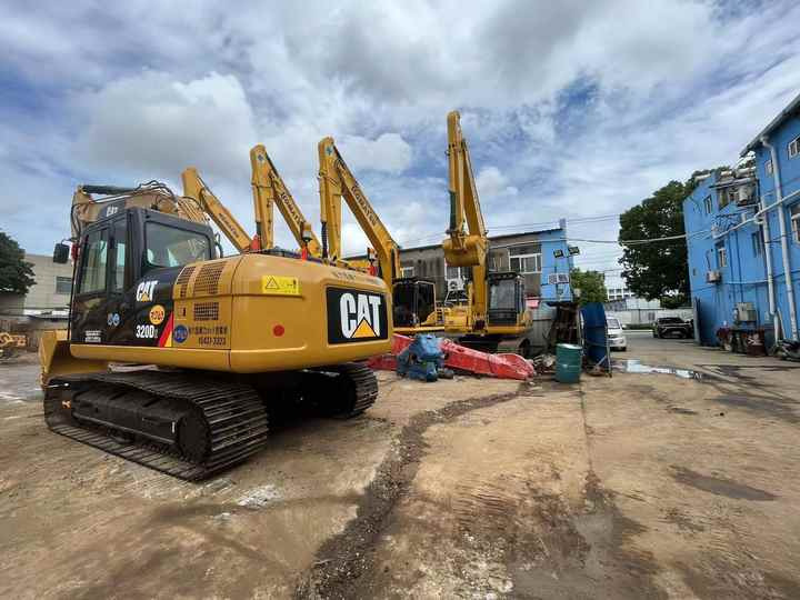 Used CAT 320 320B 320C Caterpillar Excavator with bucket Second hand - Gravemaskin: bilde 4 Used CAT 320 320B 320C Caterpillar Excavator with bucket Second hand - Gravemaskin: bilde 4