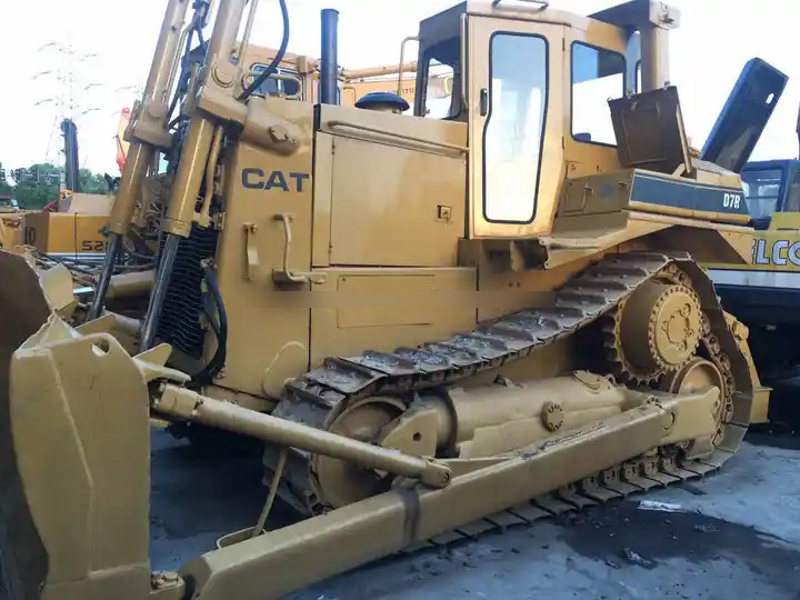 Used Cat Caterpillar D7r Bulldozer Japan Original Cheap Price Small Crawler Bulldozer D7r with good condition on Sale - Bulldozer: bilde 3 Used Cat Caterpillar D7r Bulldozer Japan Original Cheap Price Small Crawler Bulldozer D7r with good condition on Sale - Bulldozer: bilde 3