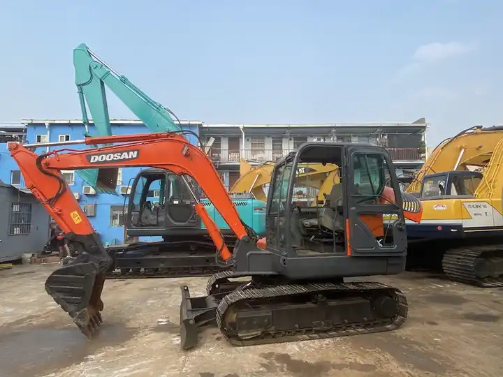 Beltegraver Used Doosan 6ton dx60 dx55 dx75 excavator made in Korea: bilde 6