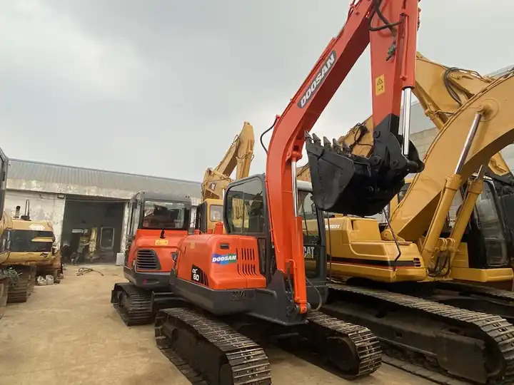 Beltegraver Used Doosan 6ton dx60 dx55 dx75 excavator made in Korea: bilde 7