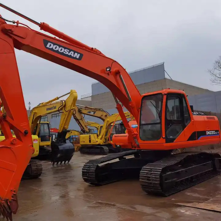 Used Doosan DH220-7 excavator on sale with manual engine made in Korea - Beltegraver: bilde 1 Used Doosan DH220-7 excavator on sale with manual engine made in Korea - Beltegraver: bilde 1