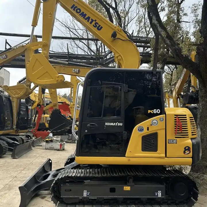 Used Komatsu PC 60-7 with Good Condition in Shanghai - Gravemaskin: bilde 1 Used Komatsu PC 60-7 with Good Condition in Shanghai - Gravemaskin: bilde 1