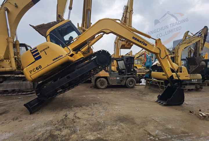 Used komatsu Pc60-7 Crawler Excavator 6 Ton Excavator In Shanghai China For Sale PC 60 60-7 PC60 PC78 excavator - Beltegraver: bilde 2 Used komatsu Pc60-7 Crawler Excavator 6 Ton Excavator In Shanghai China For Sale PC 60 60-7 PC60 PC78 excavator - Beltegraver: bilde 2