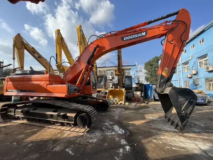 Competitive Used Machinery Doosan300 dx300lc Hydraulic Crawler Backhoe Digger 30ton Used Excavator Doosan DX300LC - Beltegraver: bilde 4 Competitive Used Machinery Doosan300 dx300lc Hydraulic Crawler Backhoe Digger 30ton Used Excavator Doosan DX300LC - Beltegraver: bilde 4