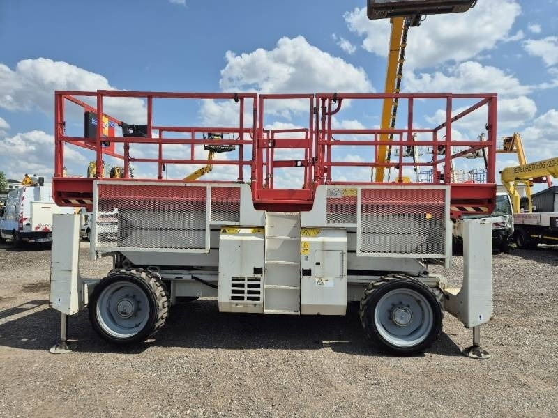 Genie GS3390 - 12,06 m - 4x4 - diesel - Sakselift: bilde 4 Genie GS3390 - 12,06 m - 4x4 - diesel - Sakselift: bilde 4