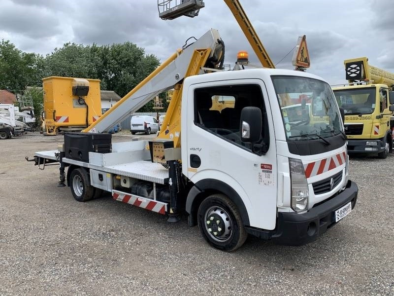 Renault Maxity Multitel 160 ALU DS - 16m - Billift: bilde 1 Renault Maxity Multitel 160 ALU DS - 16m - Billift: bilde 1