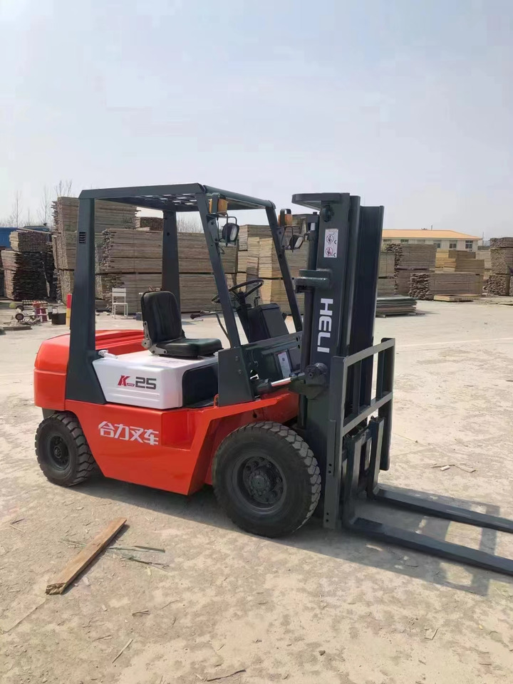 HELI 2.5TONS - Gaffeltruck: bilde 3 HELI 2.5TONS - Gaffeltruck: bilde 3