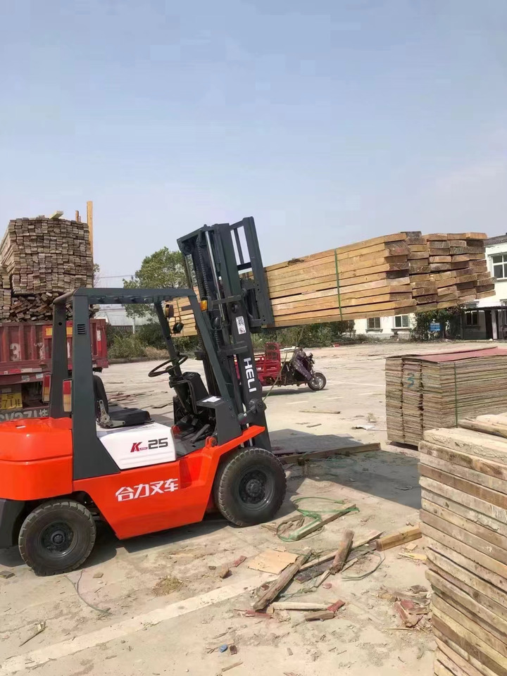 HELI 2.5TONS - Gaffeltruck: bilde 4 HELI 2.5TONS - Gaffeltruck: bilde 4