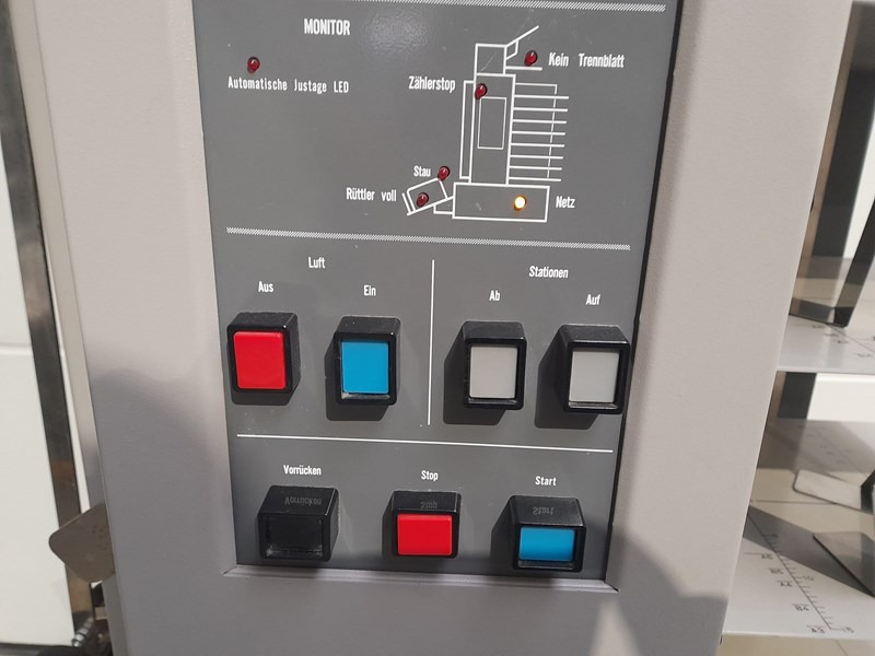 Horizon AC-8000 S | collator | 8 stations | 1992 - Trykkmaskin: bilde 3 Horizon AC-8000 S | collator | 8 stations | 1992 - Trykkmaskin: bilde 3