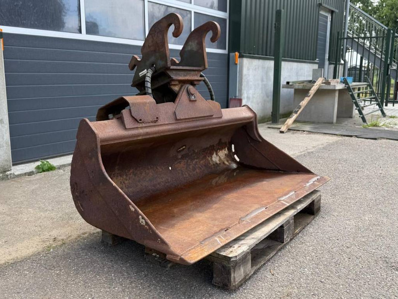 Cangini Benne CW10 Tiltbucket / kantelbak Schwenklöffel - Skuffe for Bygg og anlegg: bilde 1 Cangini Benne CW10 Tiltbucket / kantelbak Schwenklöffel - Skuffe for Bygg og anlegg: bilde 1