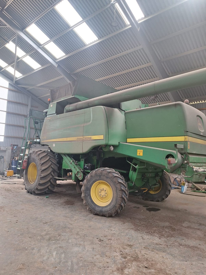 JOHN DEERE T670 - Skurtresker: bilde 1 JOHN DEERE T670 - Skurtresker: bilde 1