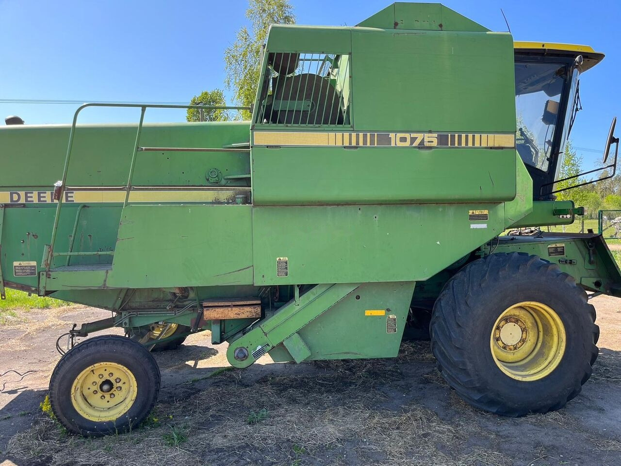 John Deere 1075 - Skurtresker: bilde 2 John Deere 1075 - Skurtresker: bilde 2