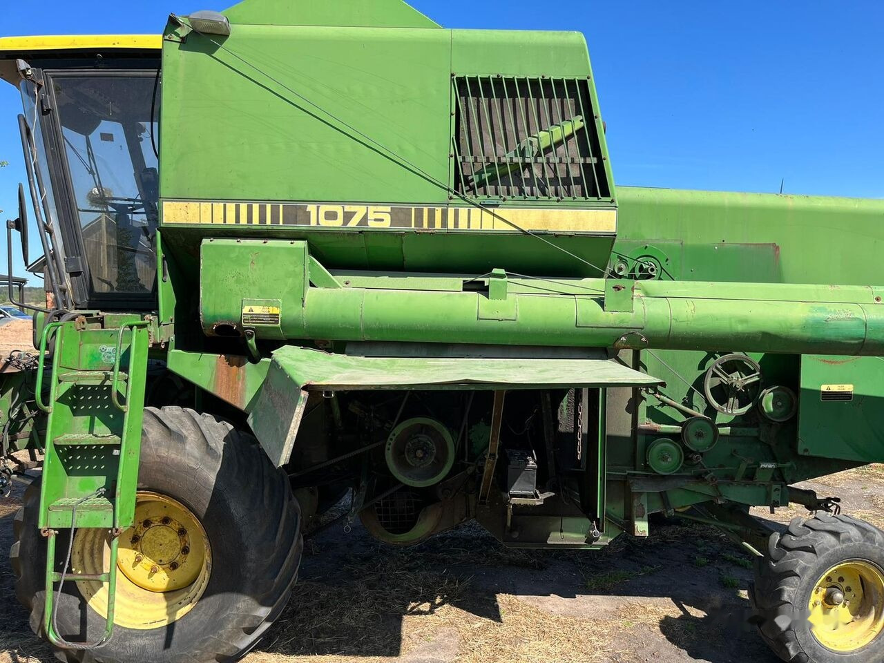 John Deere 1075 - Skurtresker: bilde 1 John Deere 1075 - Skurtresker: bilde 1
