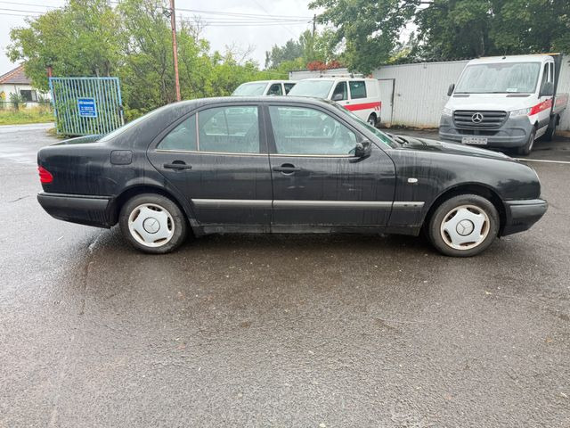 Mercedes-Benz E 200 - Sedan: bilde 5 Mercedes-Benz E 200 - Sedan: bilde 5