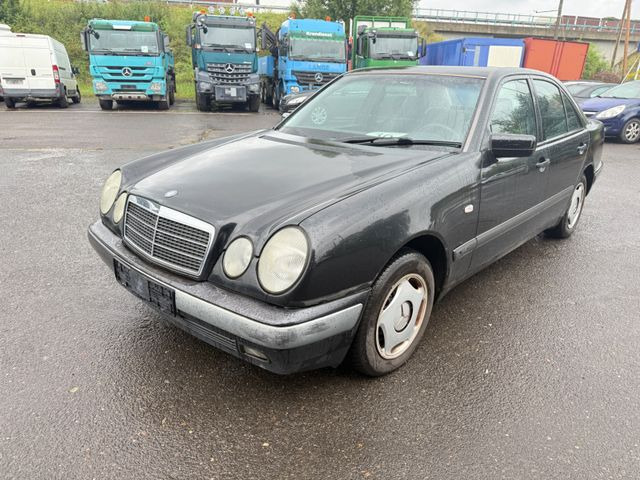 Mercedes-Benz E 200 - Sedan: bilde 3 Mercedes-Benz E 200 - Sedan: bilde 3