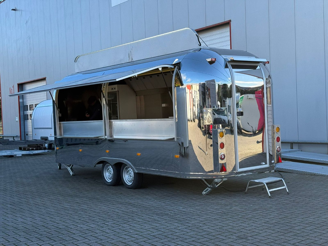 Esselmann Delistar Foodtruck 6000 ähn. Airstream - Salgsvogn: bilde 3 Esselmann Delistar Foodtruck 6000 ähn. Airstream - Salgsvogn: bilde 3