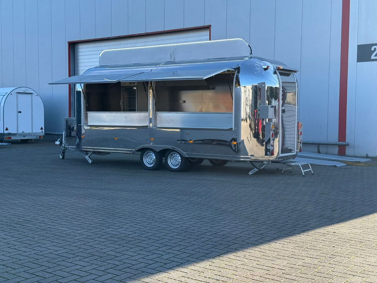 Esselmann Delistar Foodtruck 6000 ähn. Airstream - Salgsvogn: bilde 1 Esselmann Delistar Foodtruck 6000 ähn. Airstream - Salgsvogn: bilde 1