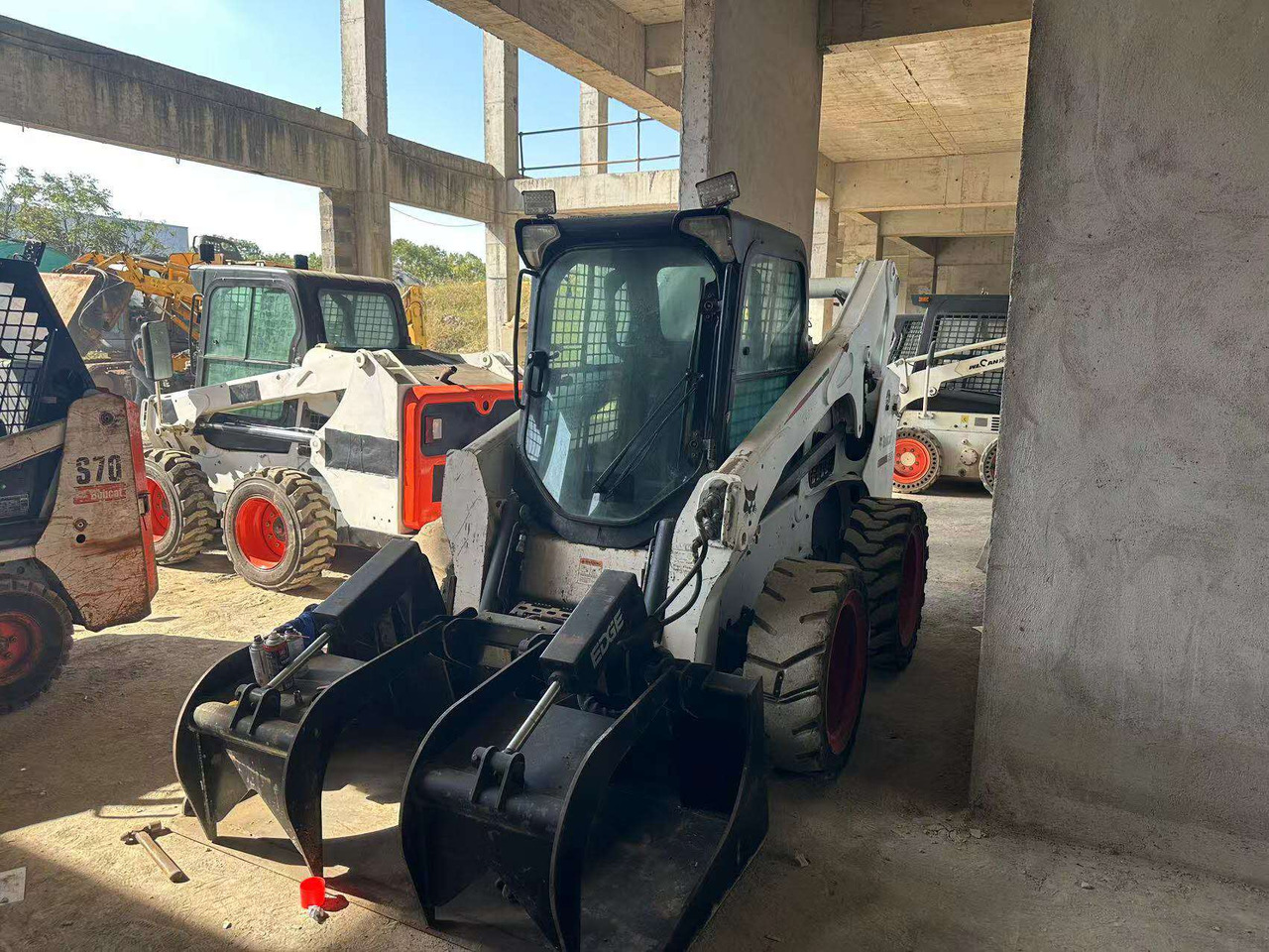 Bobcat S750 - Kompaktlaster: bilde 1 Bobcat S750 - Kompaktlaster: bilde 1