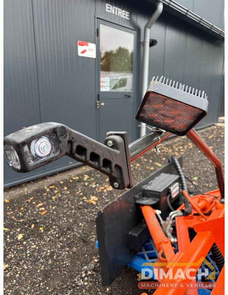 Pronar Snowblade 205 cm Sneeuwschuiver hydraulische draaibaar, met Bobcat opname 205 cm breed - Utstyr: bilde 5 Pronar Snowblade 205 cm Sneeuwschuiver hydraulische draaibaar, met Bobcat opname 205 cm breed - Utstyr: bilde 5